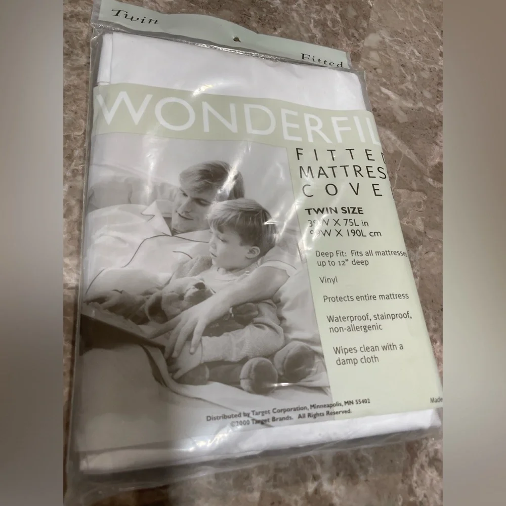 Twin fitted vinyl mattress cover—New